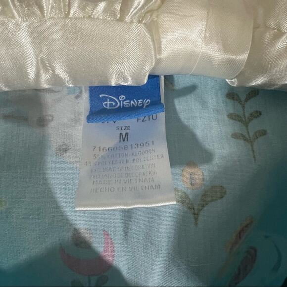 Disney Frozen Olaf Scrub Top Sz Medium Light Blue Flowers Nursecore Medical wear - Picture 3 of 3